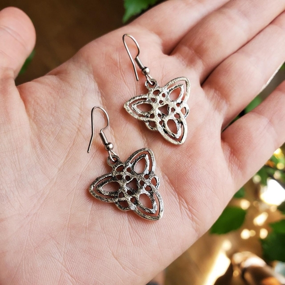 New Silver Celtic Knot Triangle Hanging Earrings - Picture 4 of 4